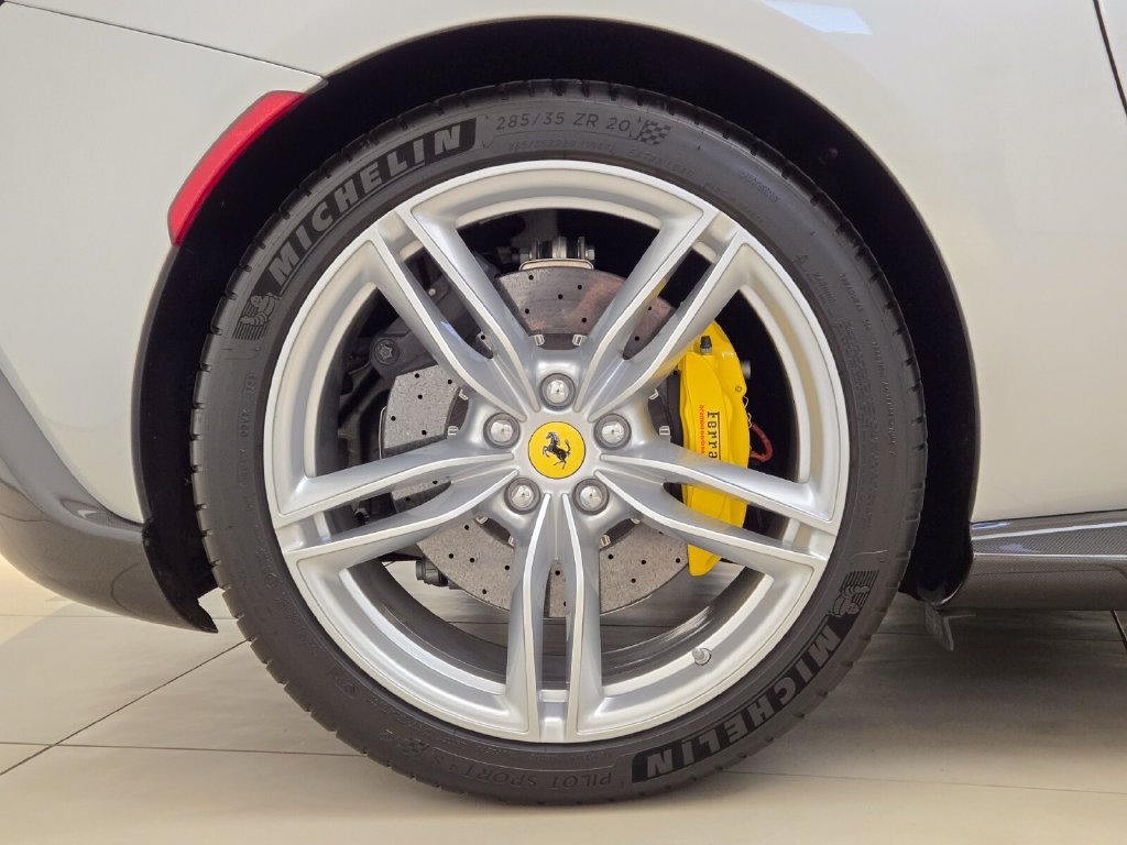 Used 2022 Ferrari Roma RWD image 7