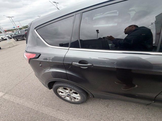 Used 2017 Ford Escape SE w/ SE Cold Weather Package AWD/4WD image 19