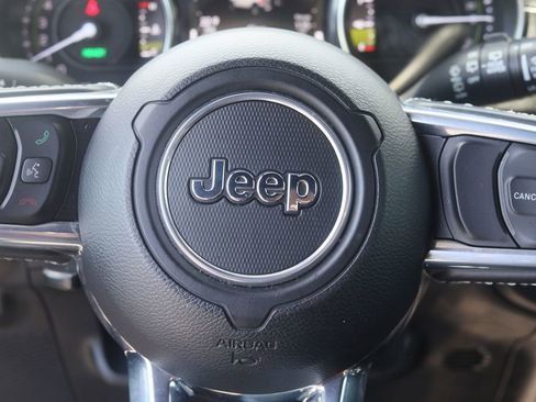 Used 2022 Jeep Wrangler Unlimited Sahara w/ Cold Weather Group AWD/4WD image 18