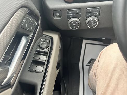 Used 2025 Chevrolet Silverado 2500 ZR2 AWD/4WD image 16