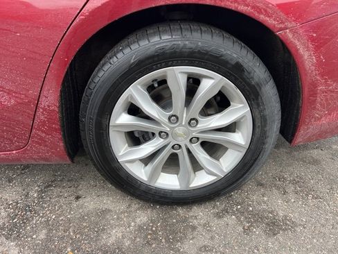 Used 2019 Chevrolet Malibu LT w/ Leather Package image 9