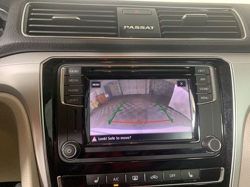 Used 2019 Volkswagen Passat 2.0T Wolfsburg w/ Wheels & Sunroof Package image 26