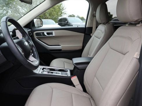 Used 2023 Ford Explorer XLT image 13