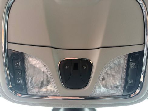 Used 2022 Jeep Cherokee Trailhawk w/ Sun & Sound Group AWD/4WD image 17