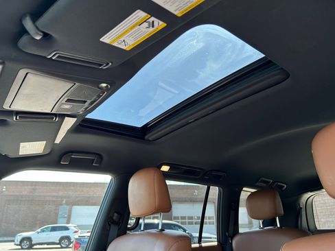 Used 2024 INFINITI QX80 Sensory w/ All-Season Package AWD/4WD image 33