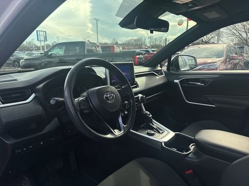 Used 2024 Toyota RAV4 SE w/ Convenience Package image 15