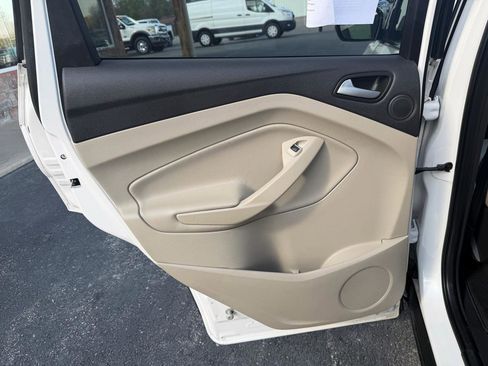 Used 2019 Ford Escape Titanium image 16