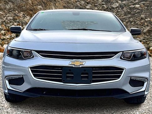 Used 2018 Chevrolet Malibu LS image 3