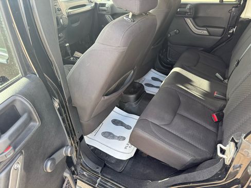 Used 2013 Jeep Wrangler Unlimited Sport w/ Dual Top Group image 9