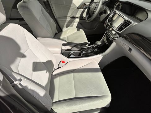 Used 2016 Honda Accord EX image 9