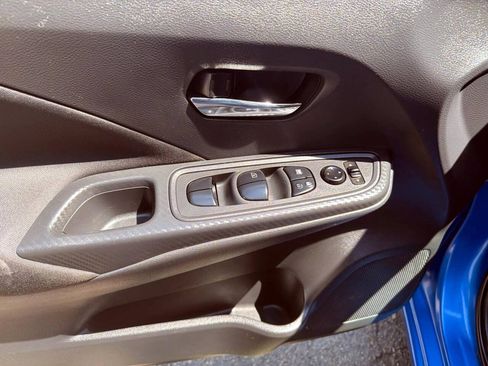 Used 2021 Nissan Versa SV FWD image 11