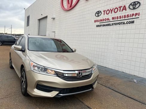 Used 2017 Honda Accord LX image 3
