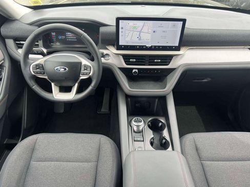 Used 2026 Ford Explorer Active AWD/4WD image 17