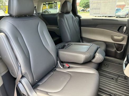 New 2026 Kia Carnival EX FWD image 22