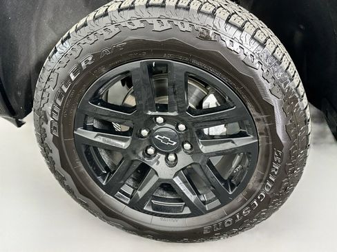 Used 2025 Chevrolet Silverado 1500 LT Trail Boss w/ LT Trail Boss Premium Package AWD/4WD image 32