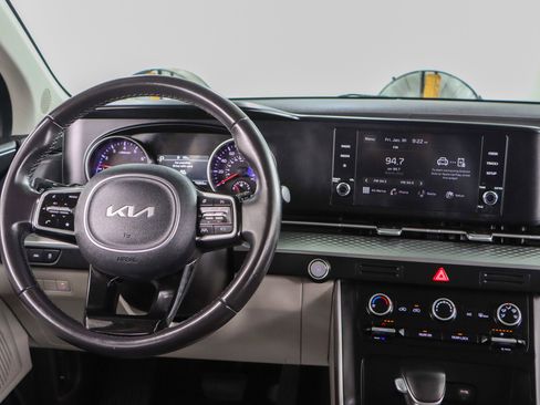 Used 2024 Kia Carnival LX image 17