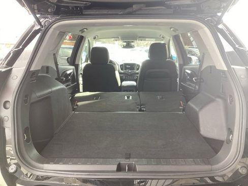 Used 2024 GMC Terrain SLE image 9