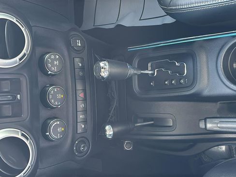 Used 2017 Jeep Wrangler Unlimited Rubicon AWD/4WD image 33