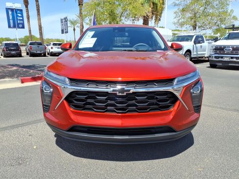 Used 2024 Chevrolet Trax LS w/ LS Convenience Package FWD image 2