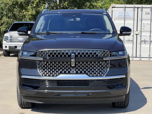 New 2025 Lincoln Navigator L Reserve image 13