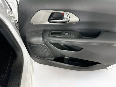 Used 2022 Chrysler Pacifica Limited w/ S Appearance Package image 34