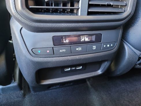 Used 2023 Honda Pilot Touring image 16