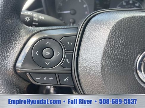Used 2025 Toyota Corolla LE FWD image 28