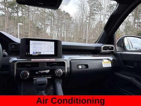 Used 2025 Toyota Tacoma SR5 AWD/4WD image 23