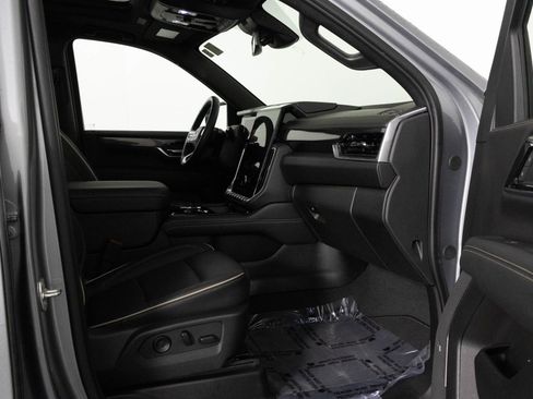 Used 2025 GMC Yukon Elevation image 40