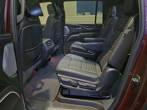Used 2023 Cadillac Escalade ESV Sport Platinum AWD/4WD image 15