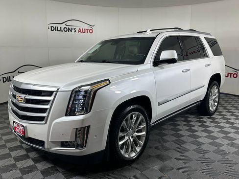 Used 2019 Cadillac Escalade Premium Luxury image 2