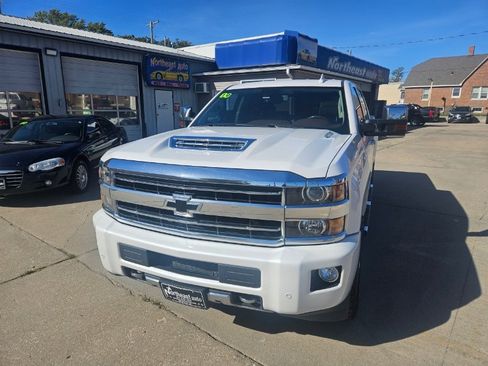 Used 2019 Chevrolet Silverado 2500 High Country w/ Duramax Plus Package image 8