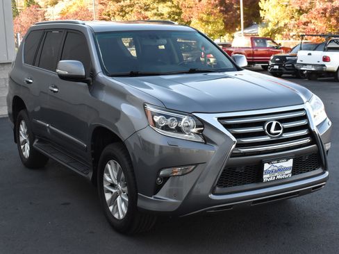 Used 2018 Lexus GX 460 image 4