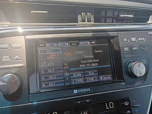 Used 2014 Toyota Avalon Limited w/ Technology Package FWD image 11