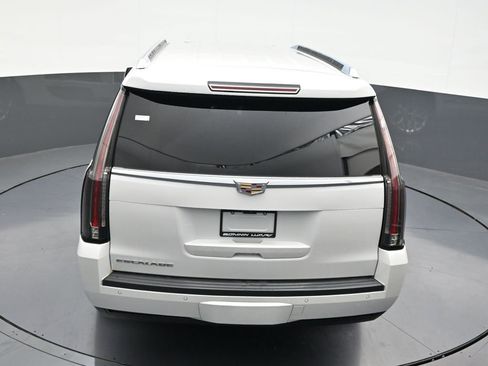 Used 2020 Cadillac Escalade ESV Premium Luxury RWD image 19