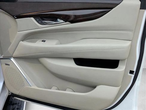 Used 2017 Cadillac Escalade Premium Luxury image 9