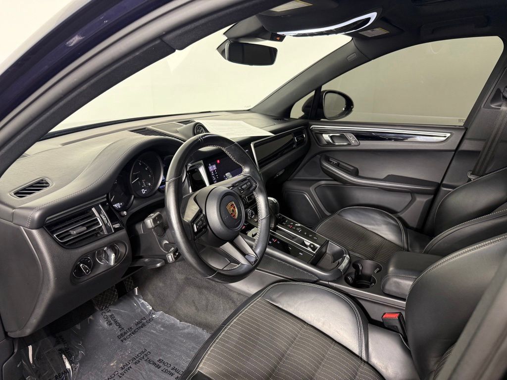 Certified 2023 Porsche Macan Turbo AWD/4WD image 4