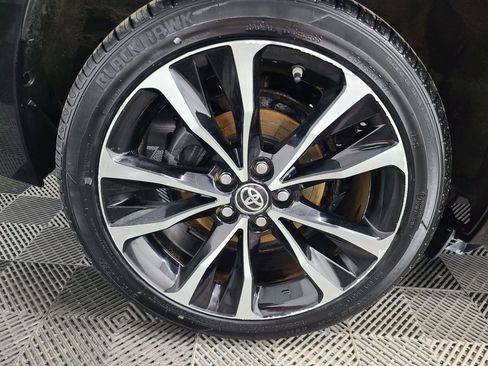 Used 2018 Toyota Corolla SE FWD image 16