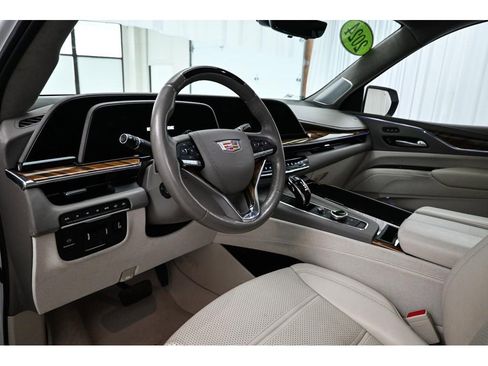 Used 2024 Cadillac Escalade Sport Platinum w/ LPO, ONYX Package AWD/4WD image 11