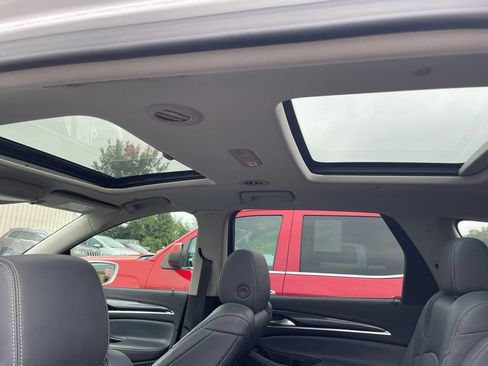 Used 2019 Buick Enclave Premium w/ Experience Buick Package FWD image 9