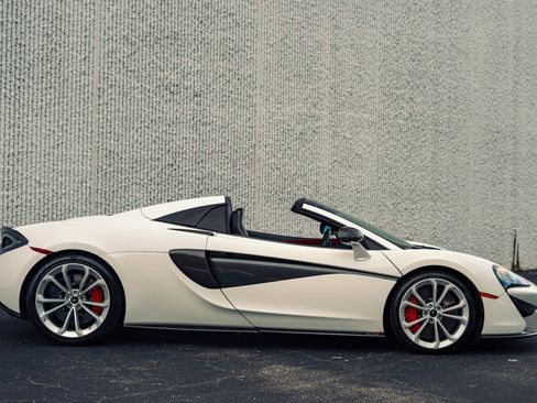 Used 2019 McLaren 570S Spider RWD image 25