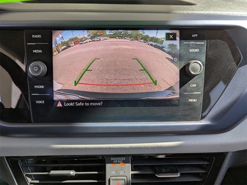 Certified 2022 Volkswagen Taos SE w/ Panoramic Sunroof Package image 26