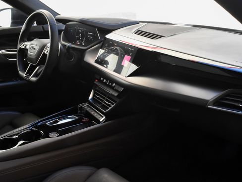 Used 2022 Audi e-tron GT Premium Plus w/ Performance Package image 28