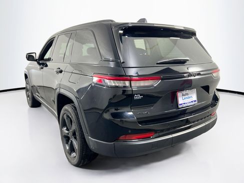 Used 2023 Jeep Grand Cherokee Altitude image 7