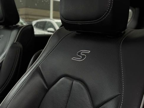 Used 2025 Chrysler Pacifica Limited image 18