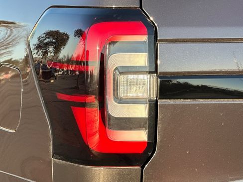 Used 2024 Ford Expedition Limited image 50