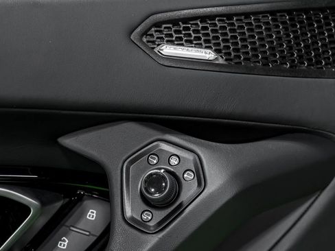 Used 2022 Lamborghini Huracan EVO RWD image 10