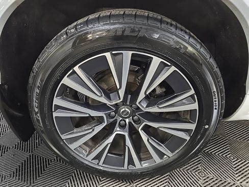 Used 2022 Volvo XC90 T6 Momentum w/ Climate Package image 14