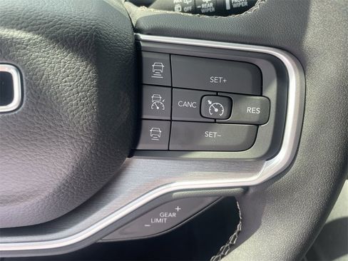 New 2025 Jeep Wagoneer L Base image 17