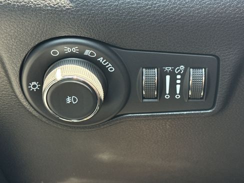 Used 2025 Jeep Compass Limited AWD/4WD image 15